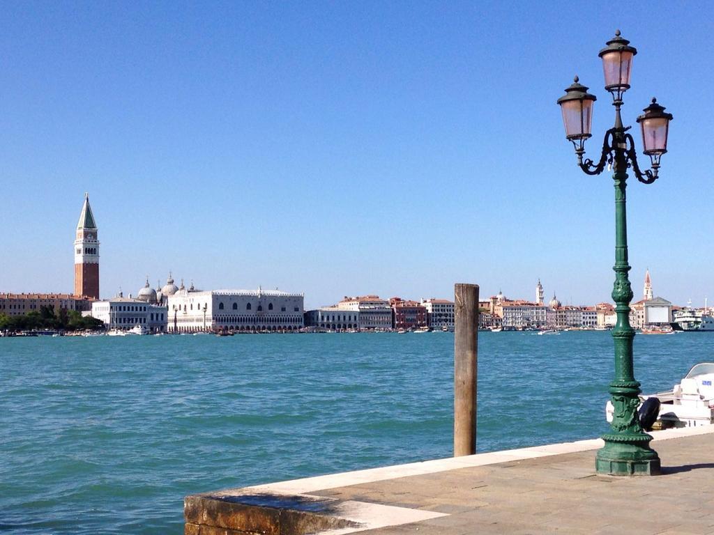 Venetian Mood: Secret Garden Apartment Екстериор снимка